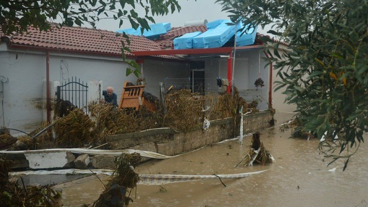 Πλημμύρισαν χωριά έξω από τα Τρίκαλα